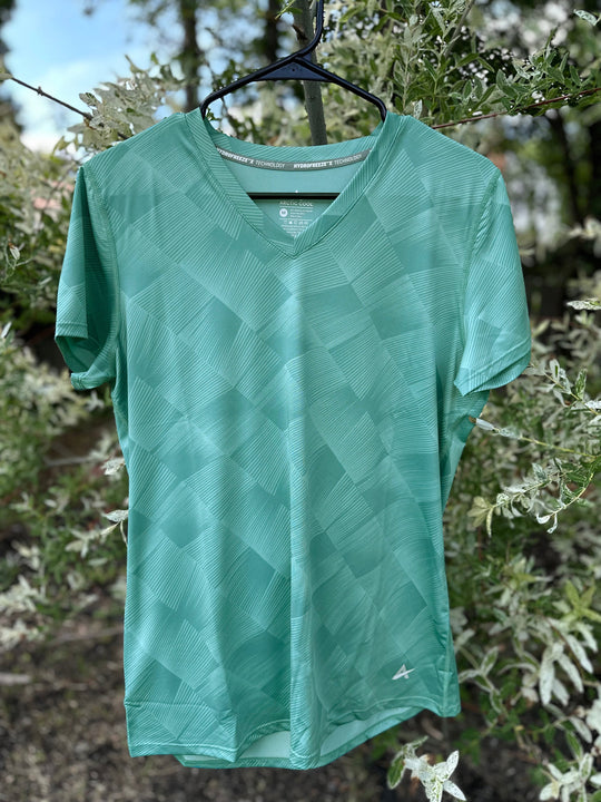 T-shirt rafraîchissant col V femme — La chaleur ne gagne plus