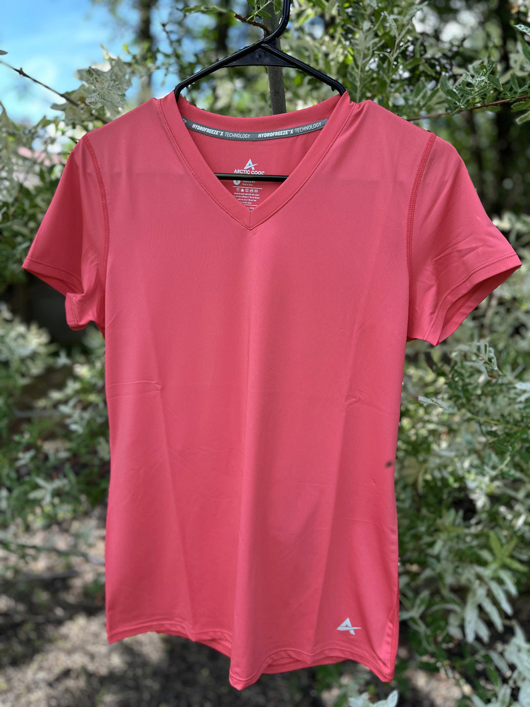 T-shirt rafraîchissant col V femme — La chaleur ne gagne plus